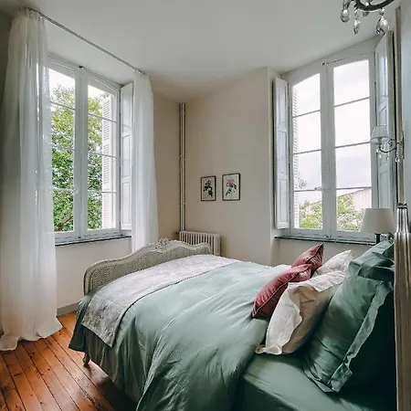 Hotell Karma Chateau De Samary Caux-et-Sauzens