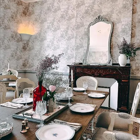 Hotell Karma Chateau De Samary Caux-et-Sauzens