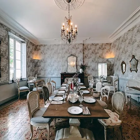 Hotell Karma Chateau De Samary Caux-et-Sauzens